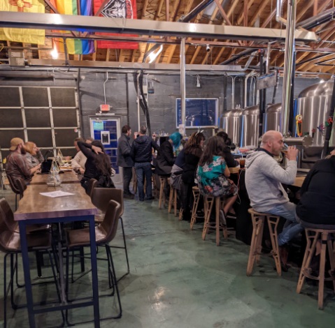 Bar w People – JUNO BREWERY